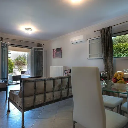 Erato Apartment Planos