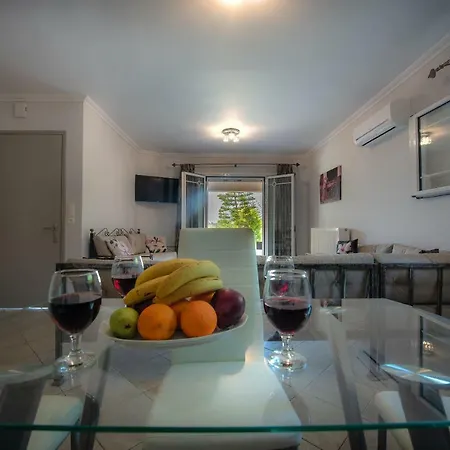 Erato Apartment Planos